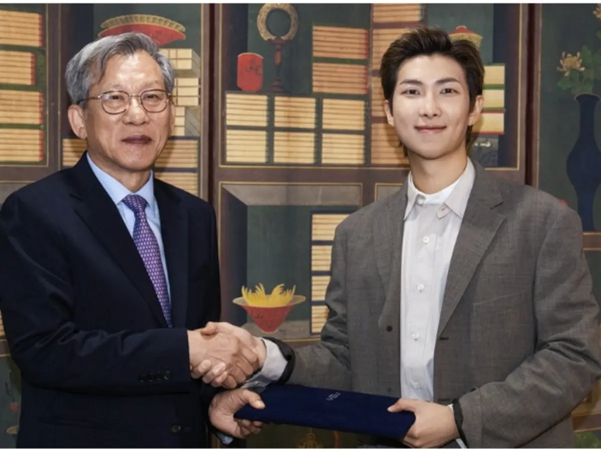 Nag-donate si BTS RM ng 100 milyong won sa National Museum of Korea Association… suporta sa donasyon ng mga artifact at iskedyul ng eksibisyon sa US