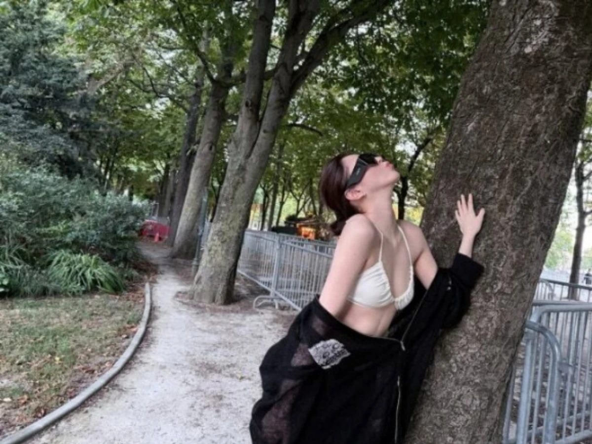 Han So-hee khiến Paris say đắm với bikini táo bạo…tỏa ra khí chất độc nhất