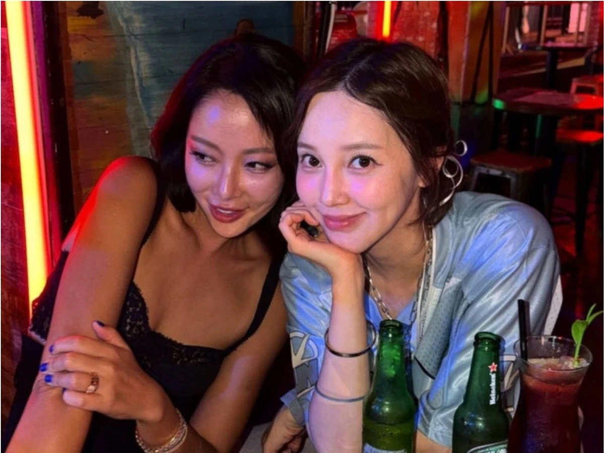 황정음·아유미 이태원 깜짝 만남… 시련 딛고 밝은 근황 
