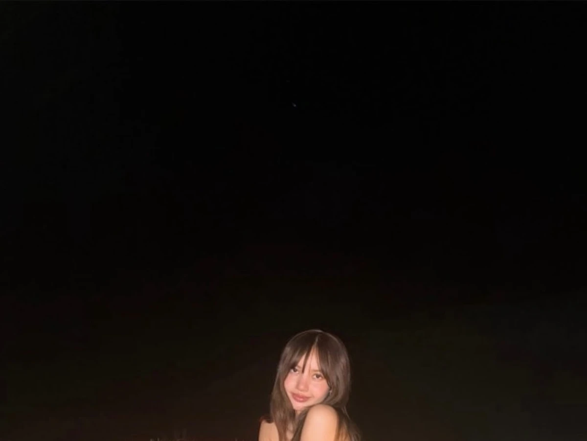 Blackpink's Lisa captures Utah getaway in orange dress and bikini