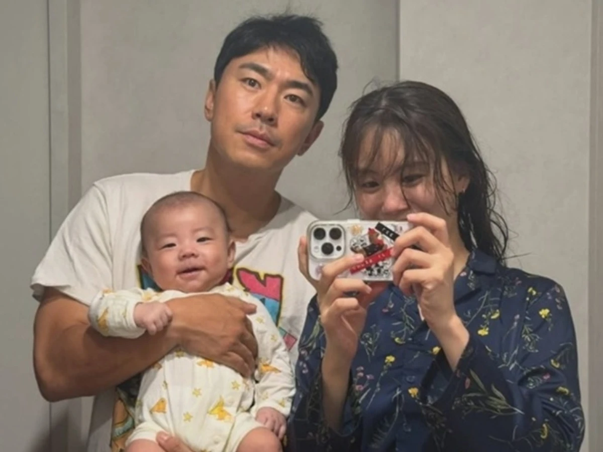 이시언·서지승 부부, 생후 4개월 아들 솔민 군과 일상 가족사진 근황 공개