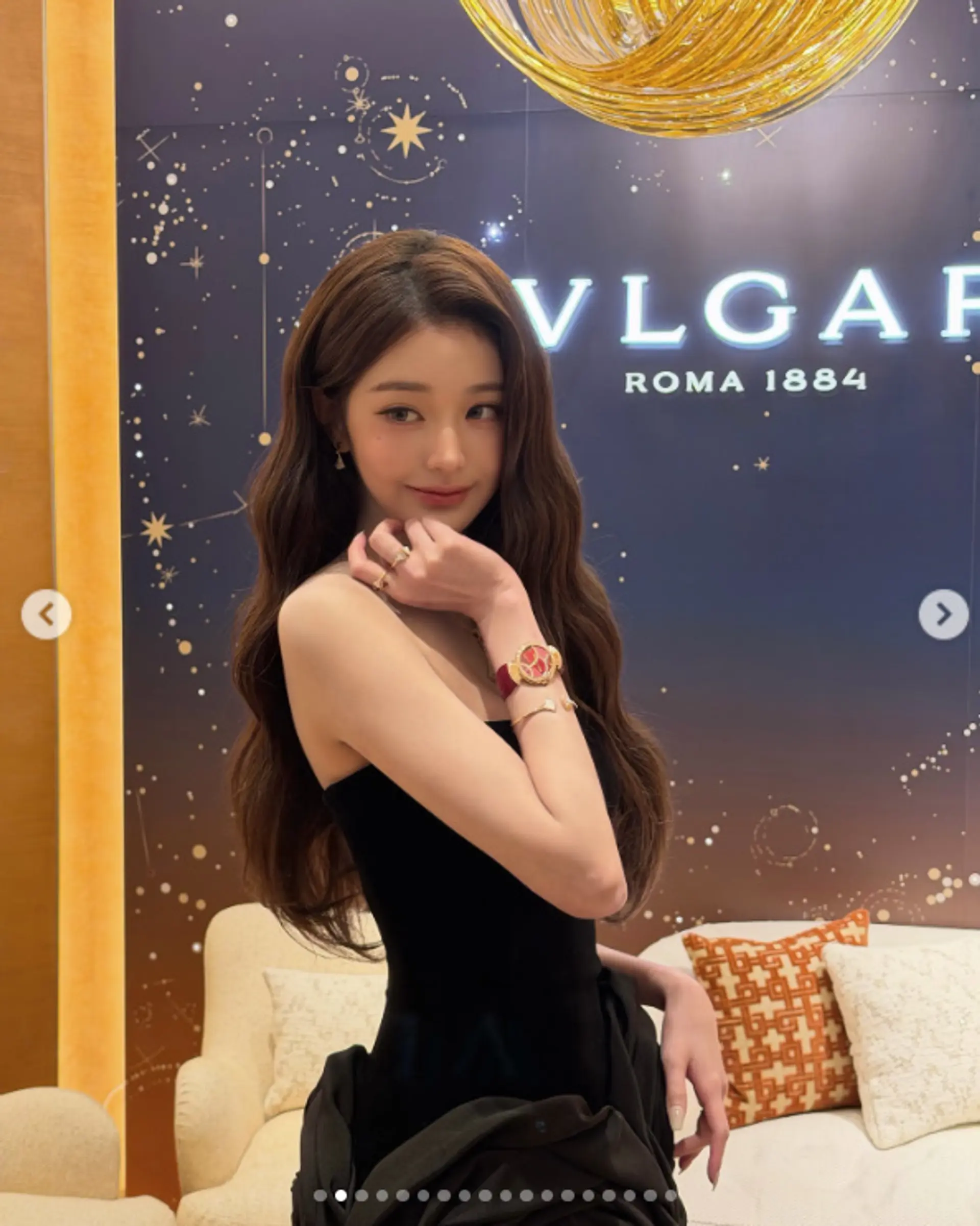 Ive's Jang Won-young Shows Off 'Generous Gift' After Losing Headphones... Thanks to the 'Family' Who Gave It Right Away