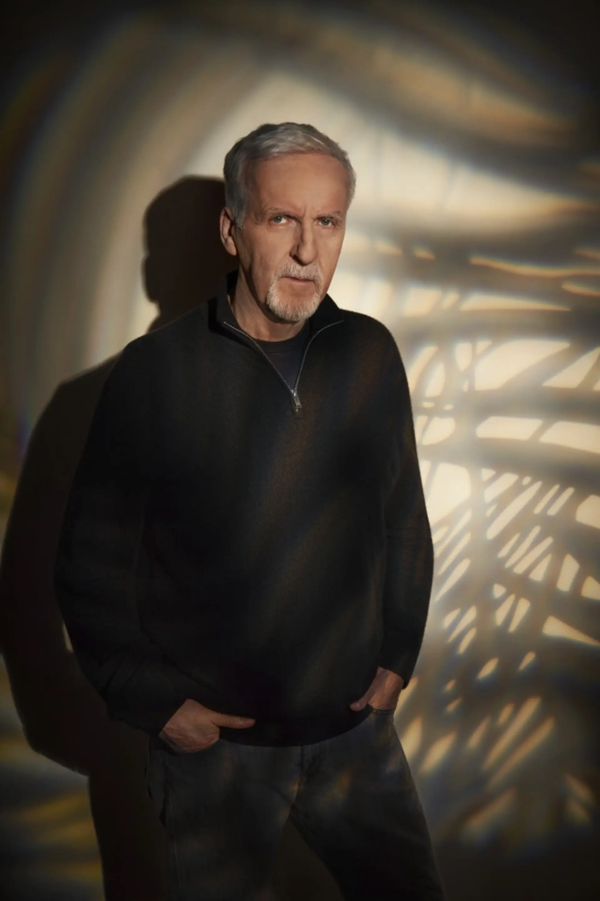 제임스 카메론 감독 "'아바타3', 시리즈 중 가장 감정적이라는 호평"... 불과 재로 뒤덮인 판도라 서사 완결 예고