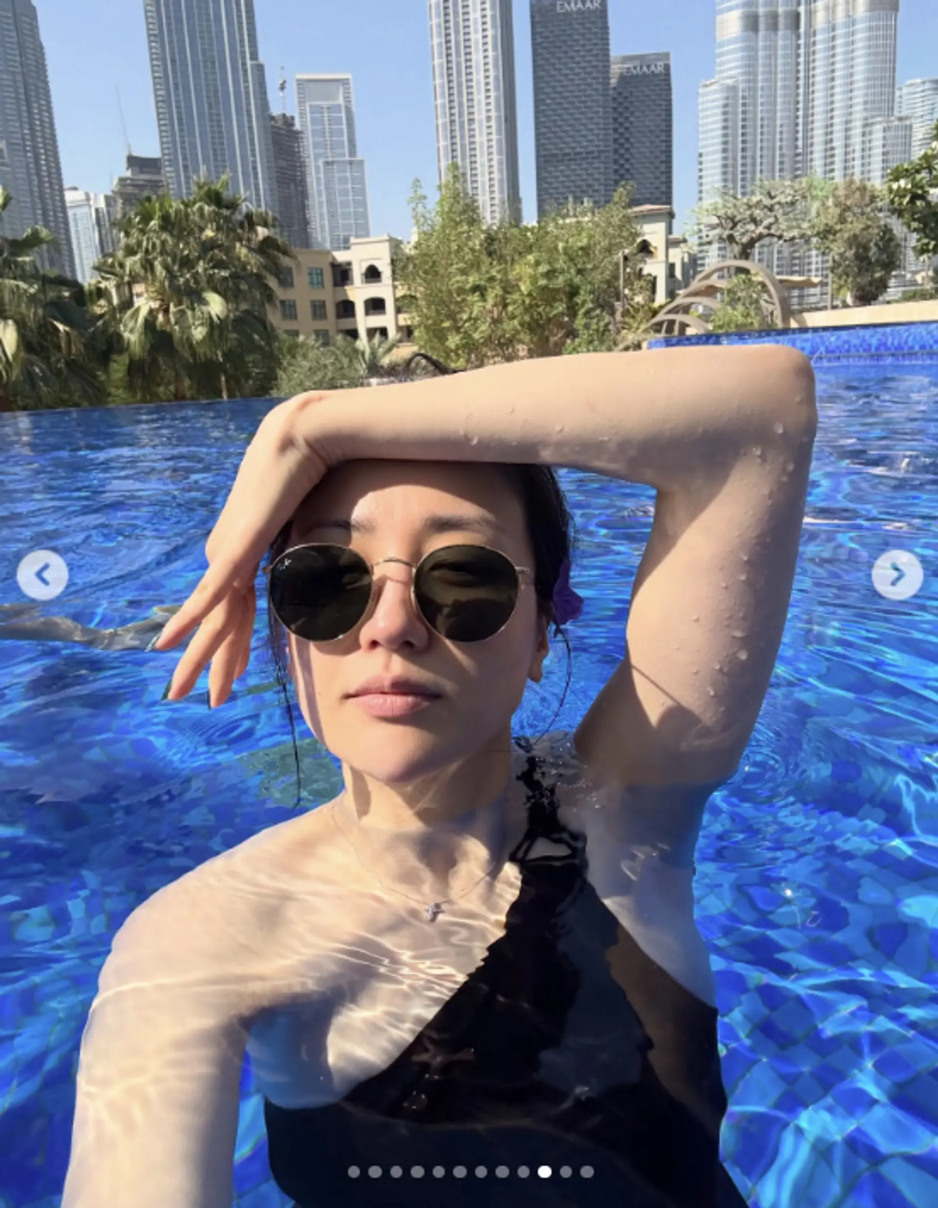 박하선, 두바이 수영장서 수영복 차림 공개 시크하고 고혹적인 매력 발산