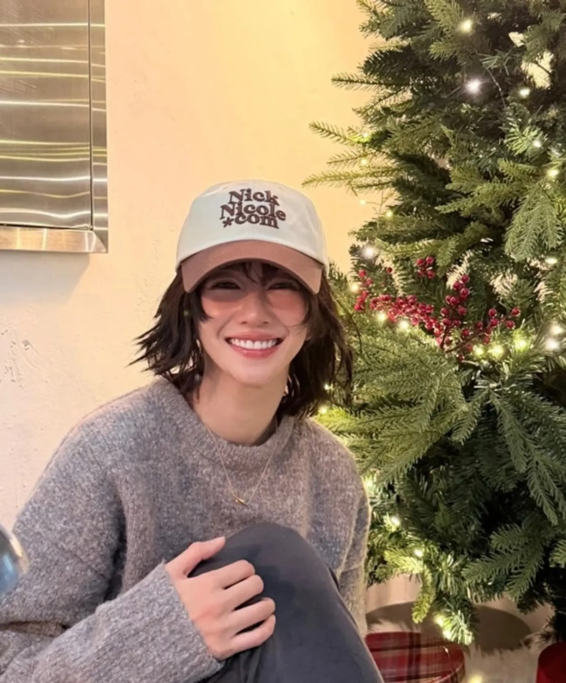 서예지, 크리스마스 앞두고 근황 공개...밝은 미소로 전한 따뜻한 겨울 인사