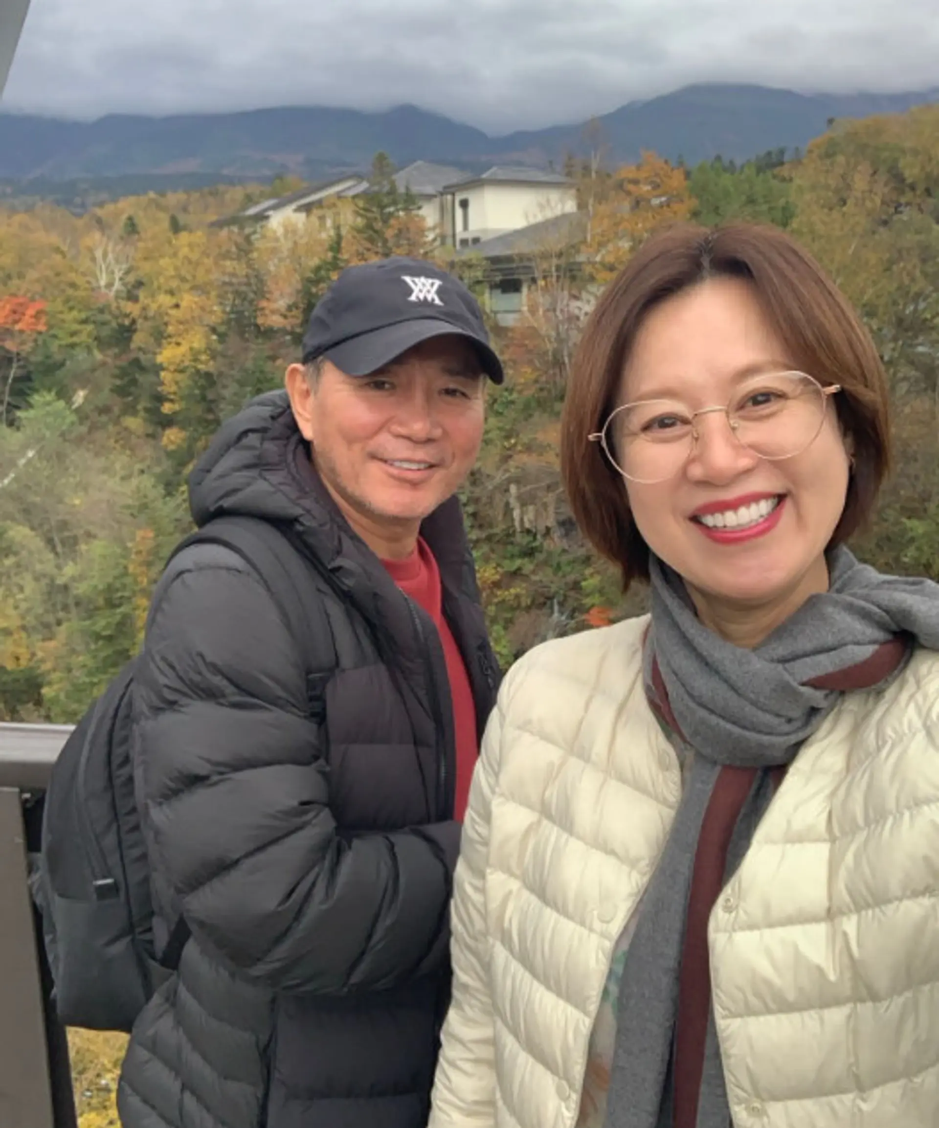 박미선, 남편 이봉원과 행복한 여행 근황 공개 항암 치료 전 모습 눈길