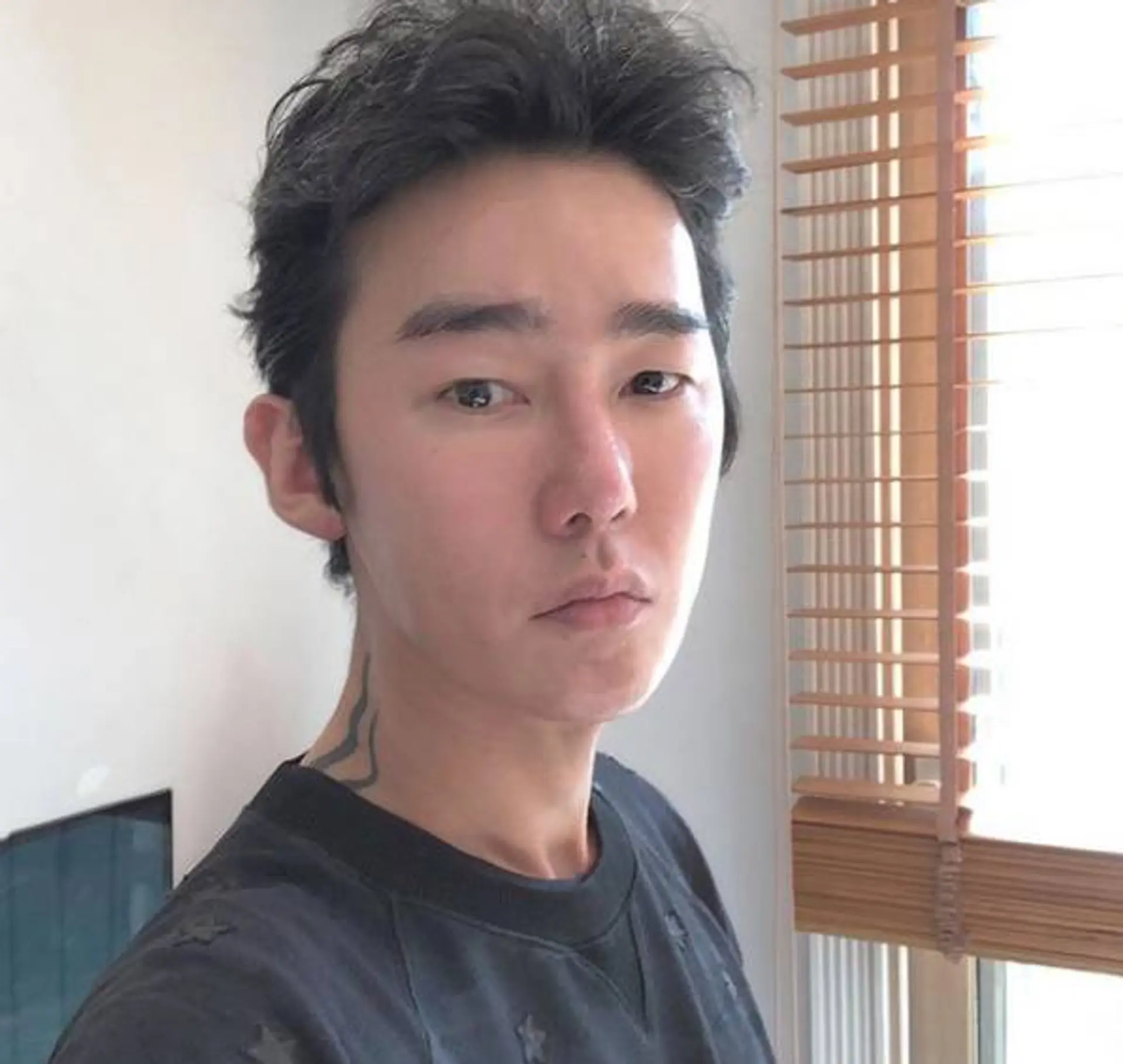 허지웅, 대홍수 혹평 세태 직격...창작자 향한 응원과 날 선 비판