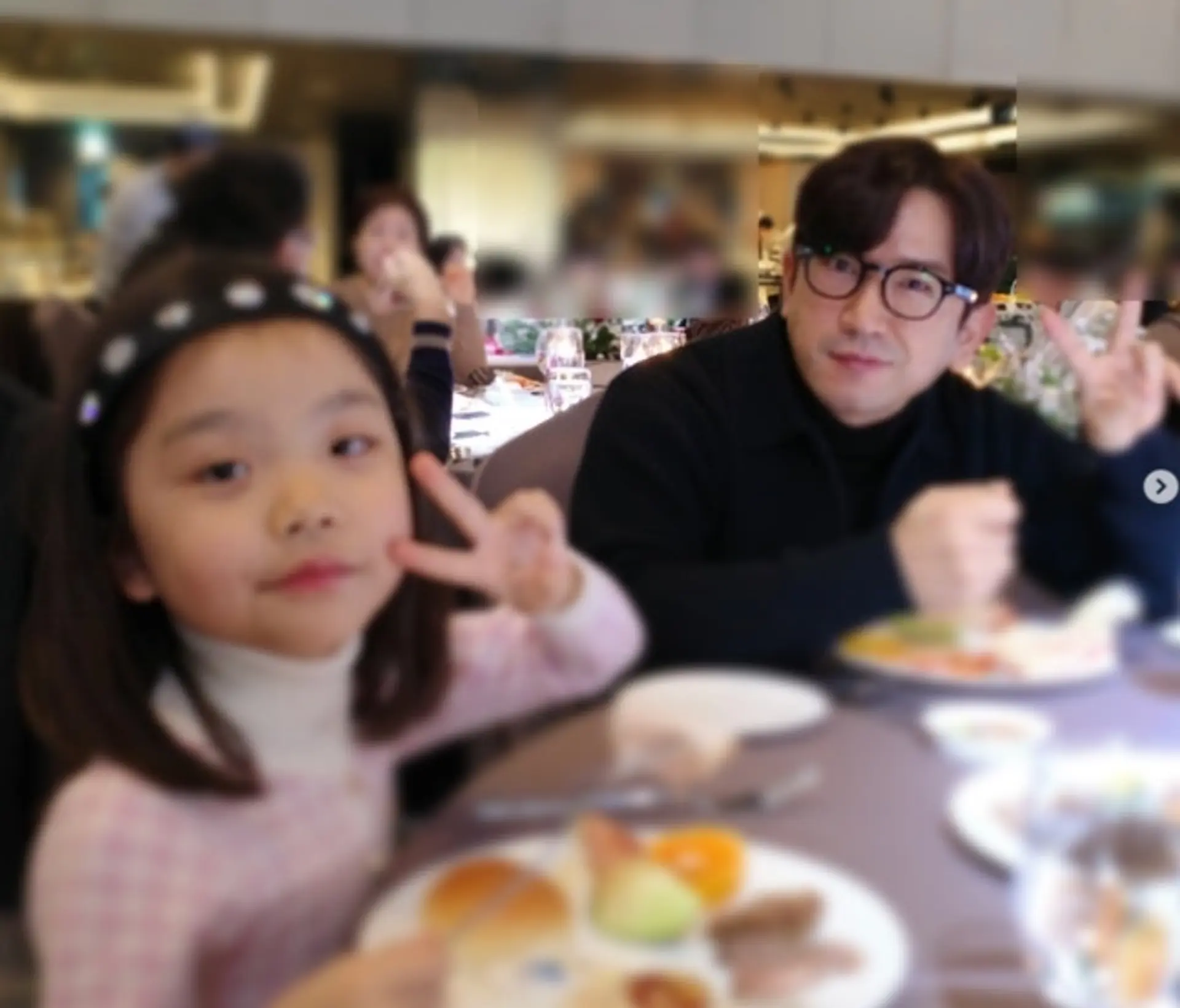 신화 이민우, 예비 딸과 함께한 행복한 성탄절...미소 가득한 일상 공개