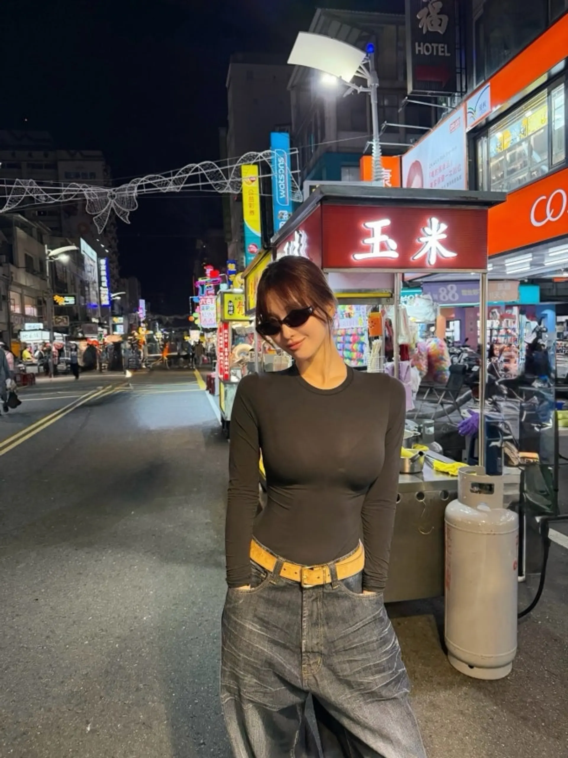 TWICE's Momo Reveals Her Unique Glamorous Figure... Perfect Visuals to Conclude 2025