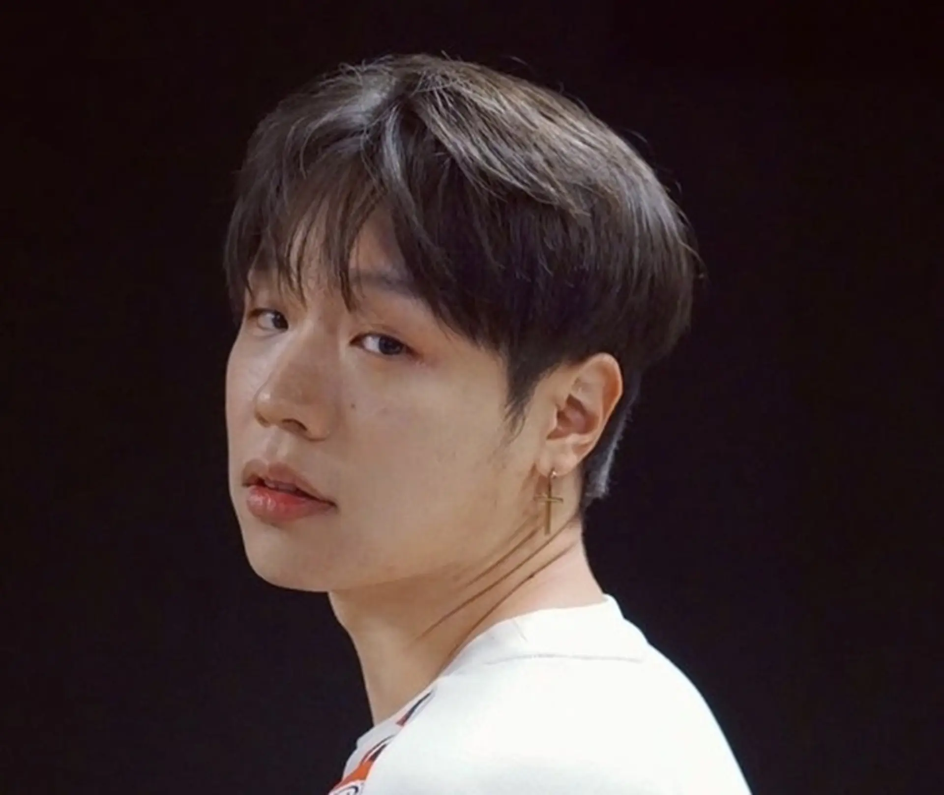 가수 진데님 병세 악화로 인한 추락사… 향년 29세로 요절
