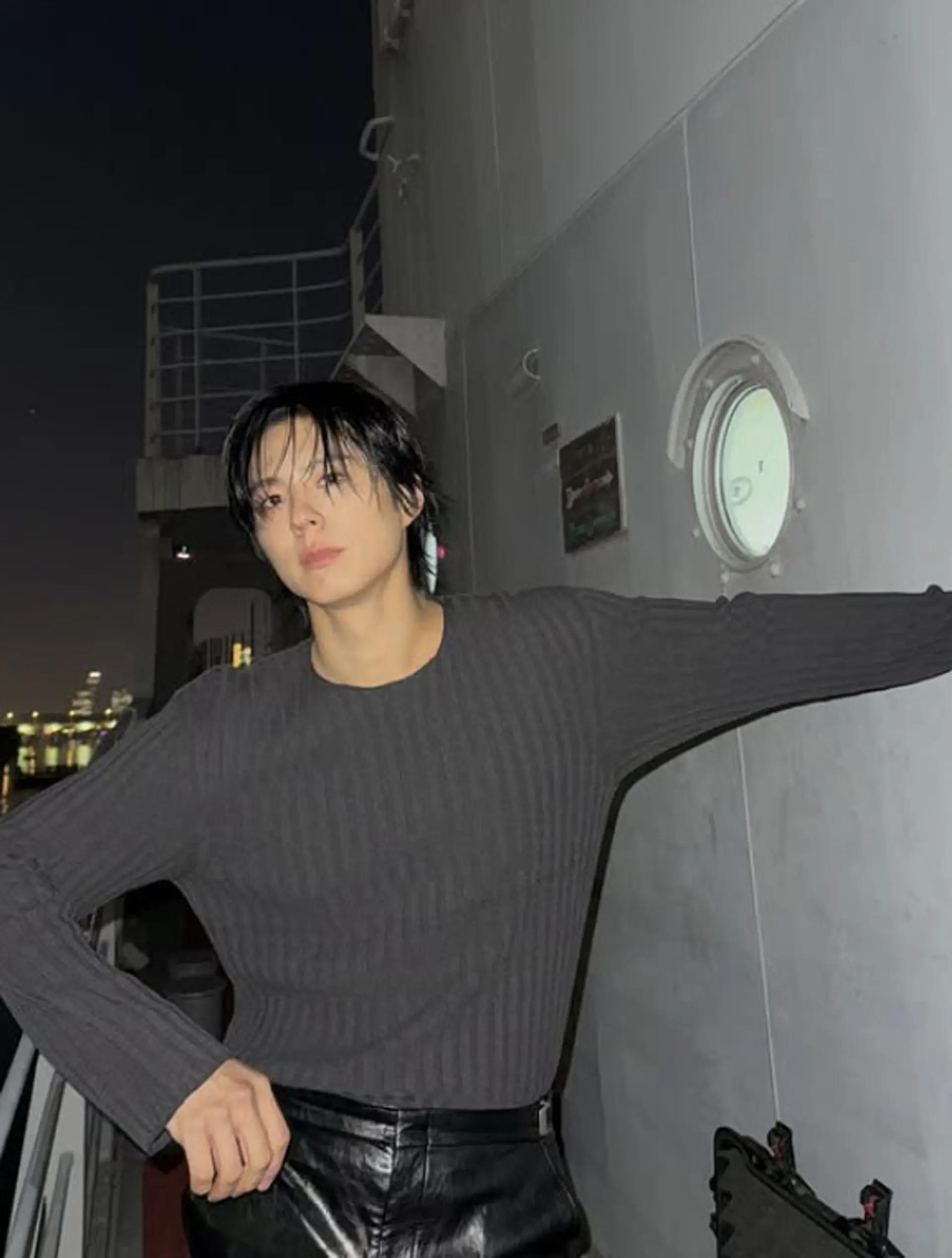 Park Bo-gum, with Wet Hair and Deep Eyes... Exuding Masculinity Ahead of Variety Show 'Bo-gum Magical'