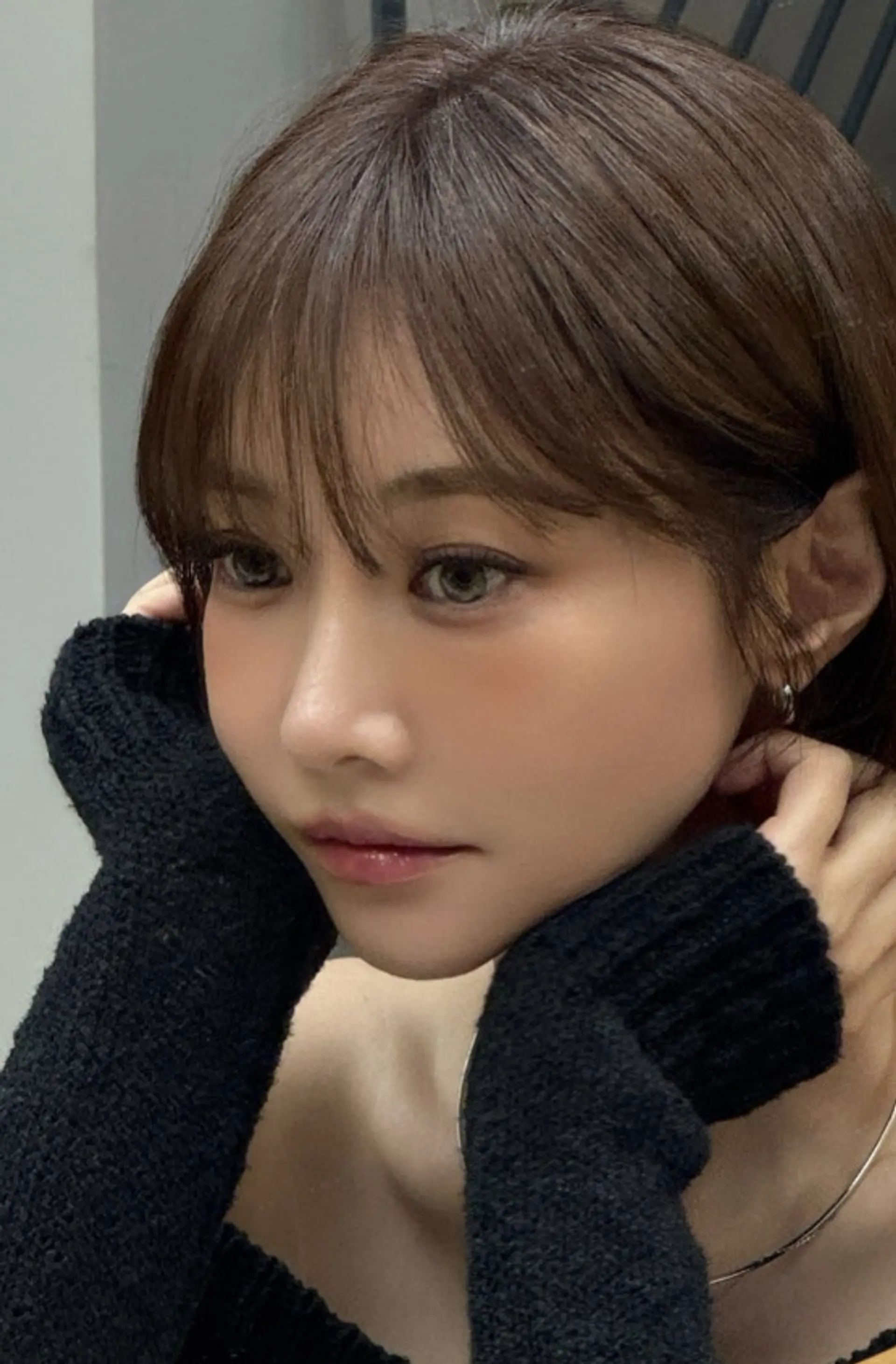 Go Jun-hee Shows Doll-like Visuals Despite Neck Disc Pain... Behind-the-Scenes of 'The Manager' Revealed