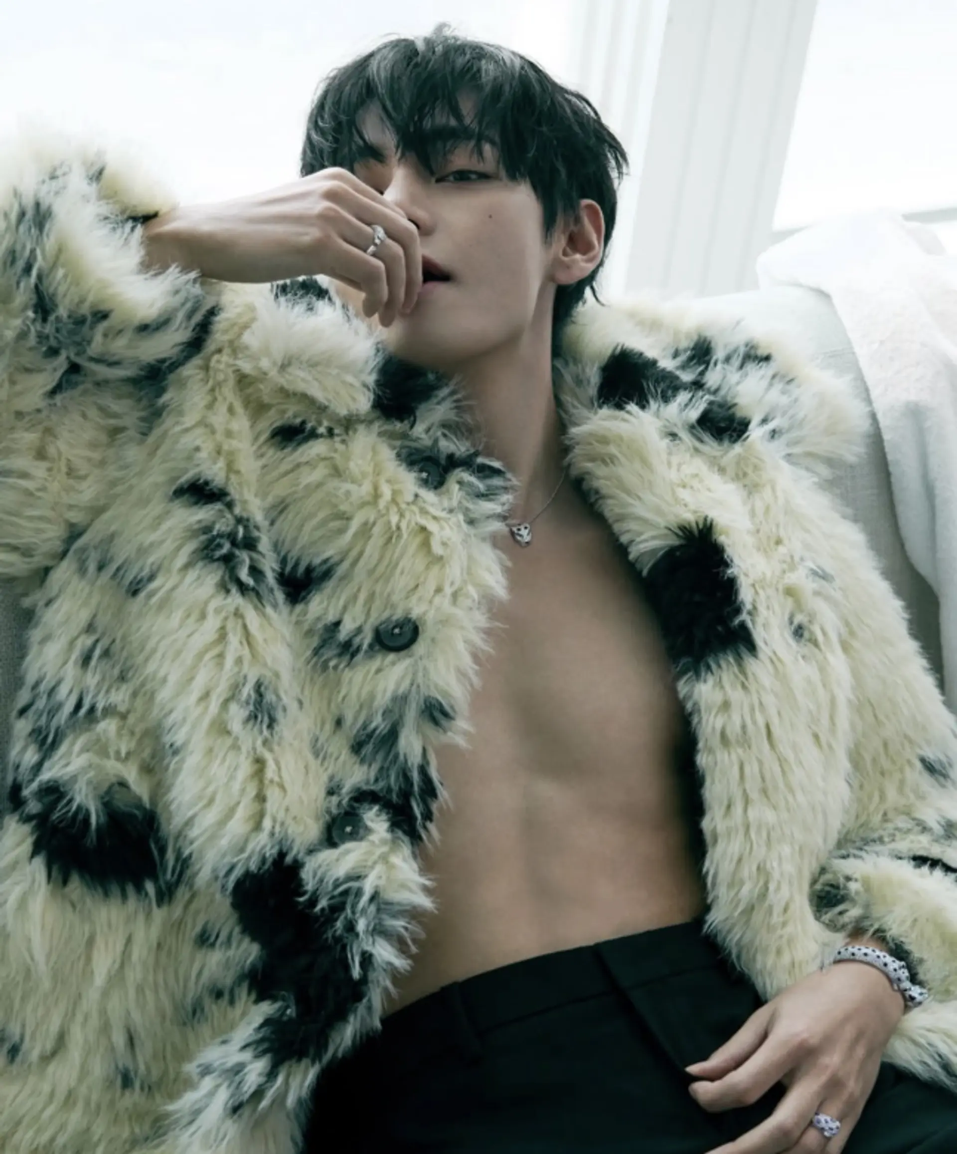 BTS V Surpasses 70 Million Instagram Followers... A Record for Korean Male Celebrities