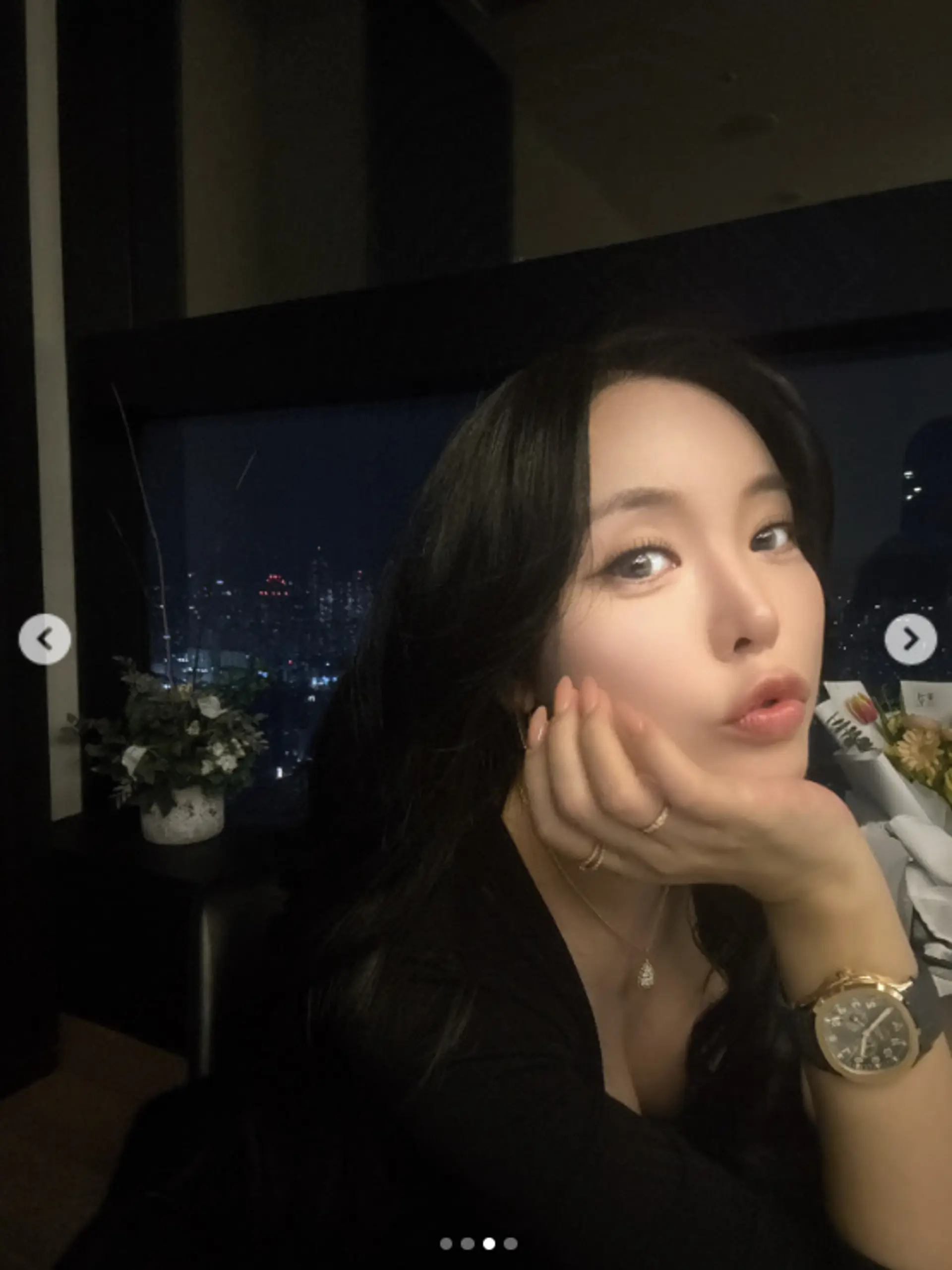 홍진영, 밤하늘 아래 물오른 미모 공개… "모두가 행복한 하루 되길"
