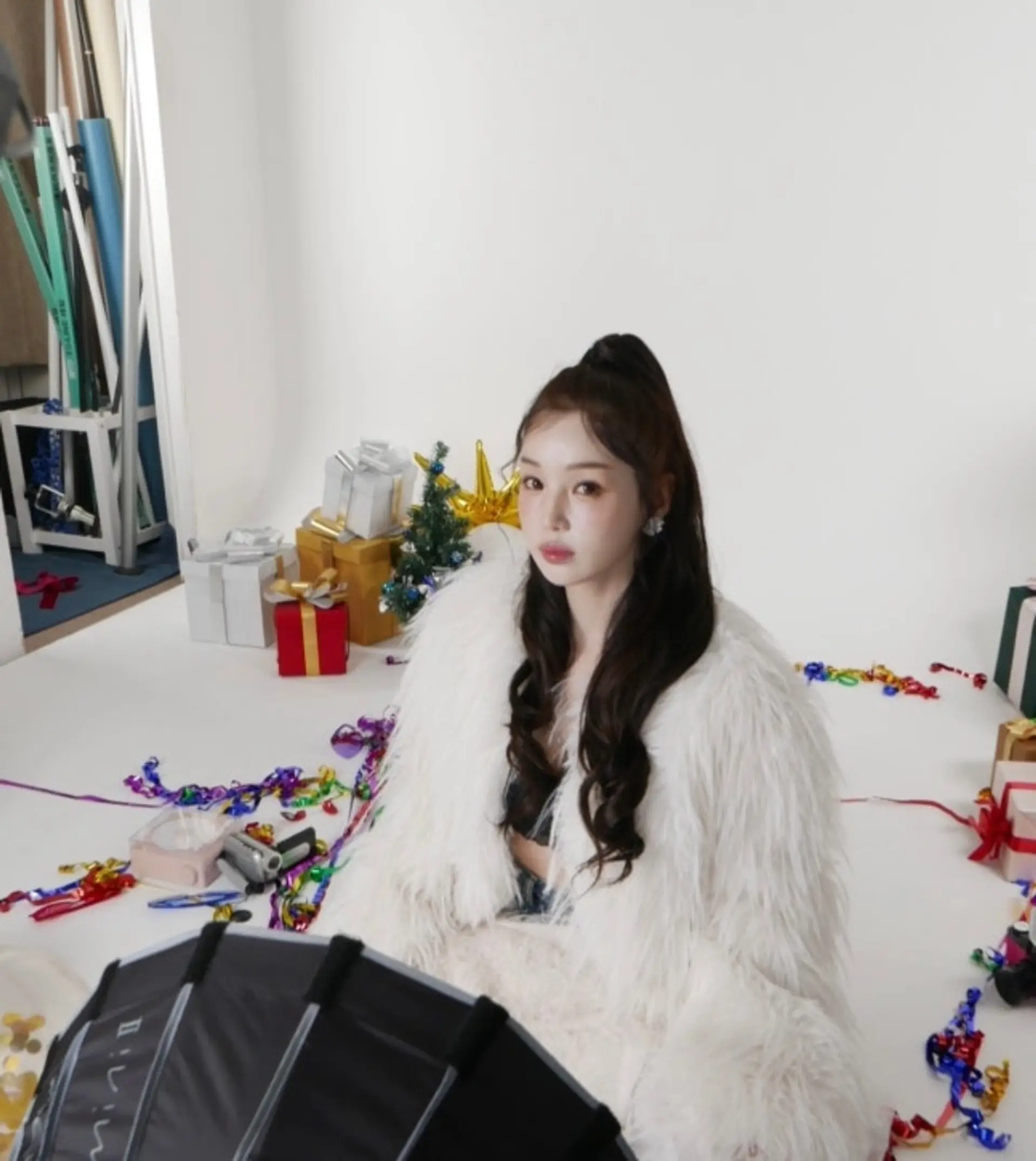 "인형 아니야?"… 남규리, 하얀 퍼 재킷으로 완성한 '겨울 여신'