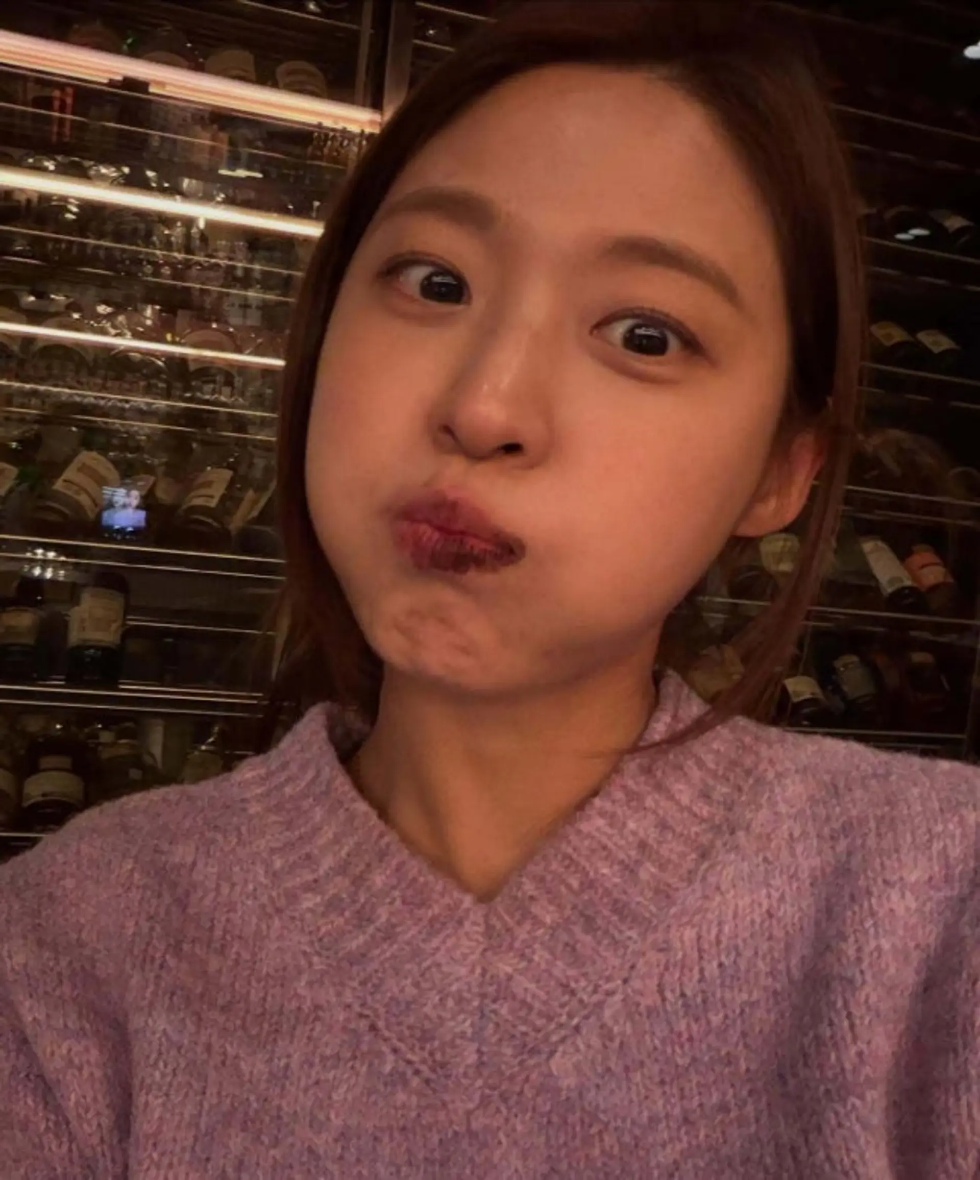 설현 "많이 먹어 포동해져"…살쪄도 굴욕 없는 '청순 비주얼'