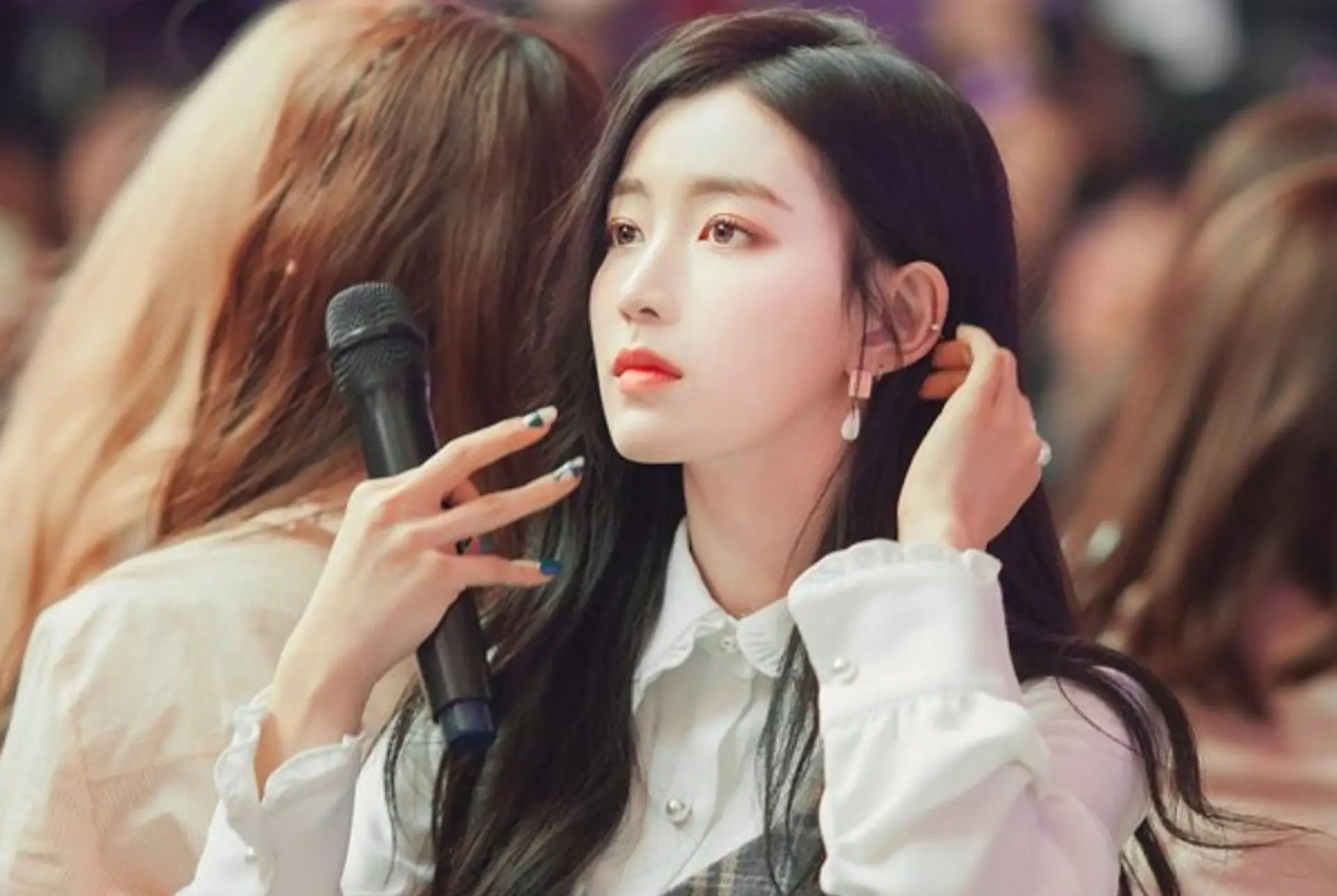 "아이돌→승무원" 구구단 하나, 깜짝 근황… "홍길동처럼 비행"