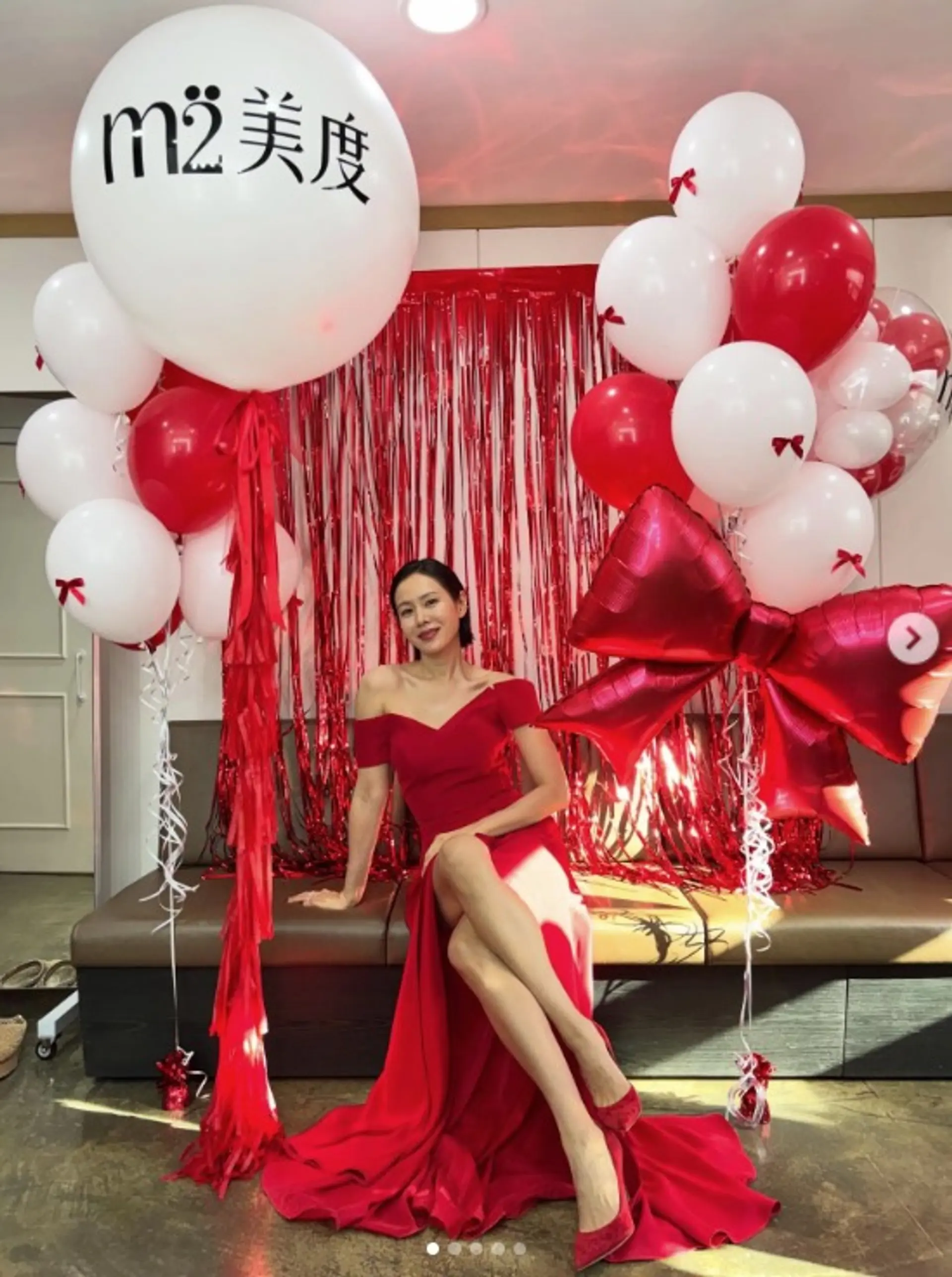 "청순 지웠다" 손예진, 파격 절개 드레스… '현빈'도 놀랄 자태