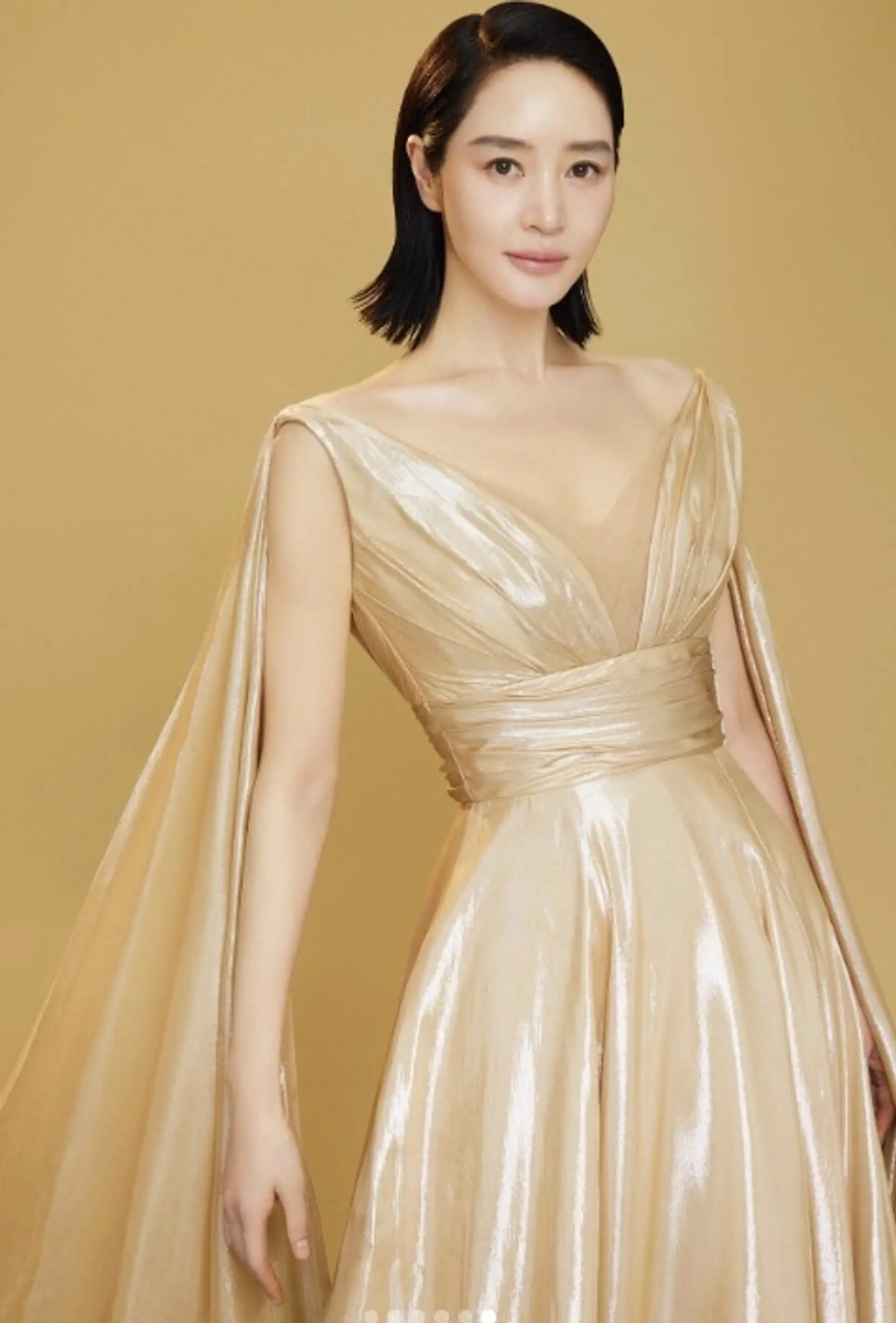 김혜수, 누드톤 드레스 완벽 소화… '두 번째 시그널' 기대감