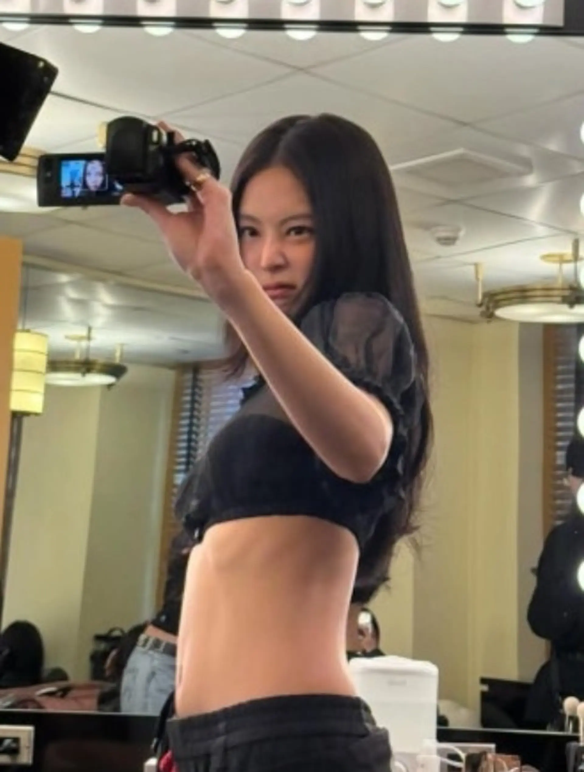 '긍정 92%' 제니, 장원영 제치고 1위…리사 25% 급등