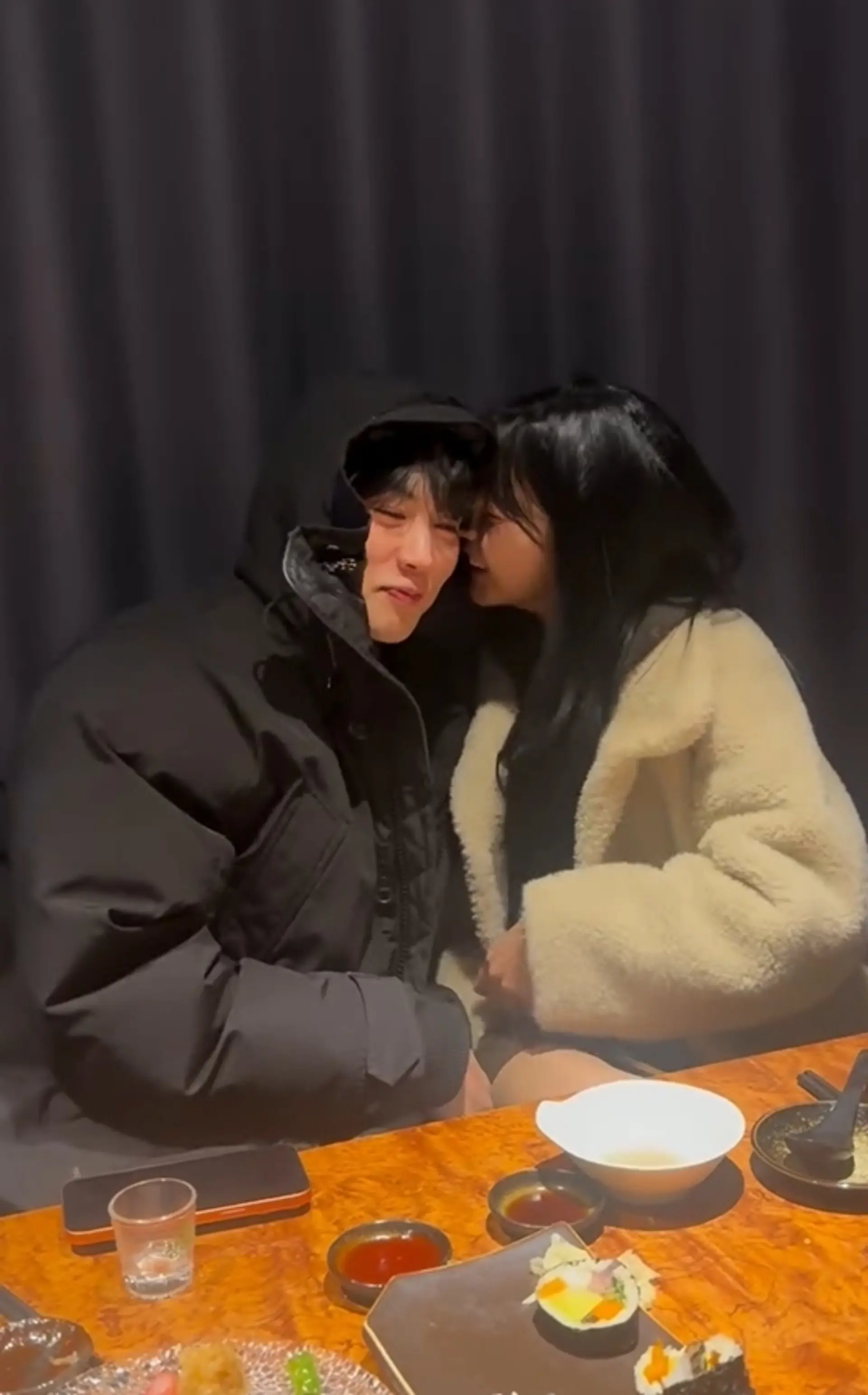 '솔로지옥5' 김민지, 조이건 귓속말 재연하다 '술세례' 봉변