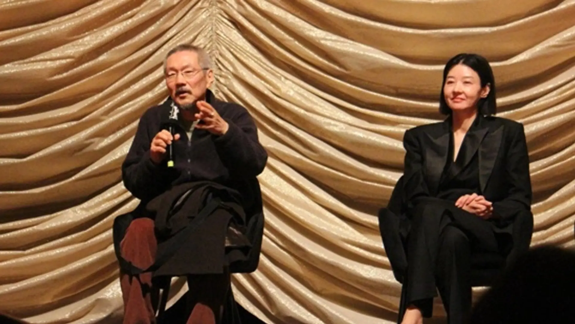 Bộ phim mới của Hong Sang-soo ra mắt tại Berlin lần thứ 34: Kim Min-hee với vai trò 'Giám đốc sản xuất' gây chú ý