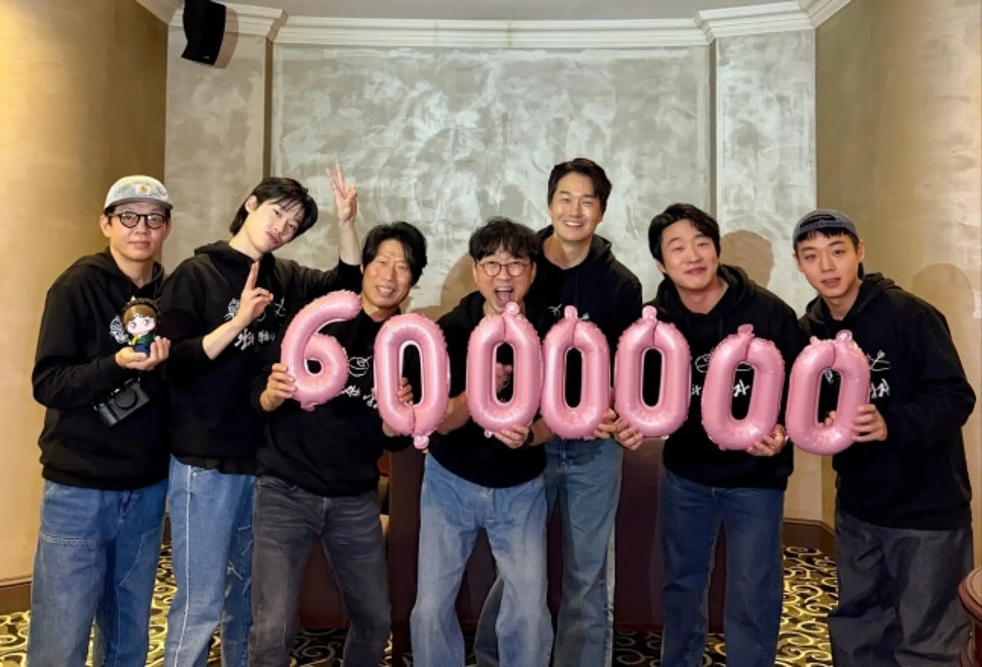 'Ang Tao na Nakatira sa Hari' Lumagpas ng 6 Milyon... Nagtala ng Napakabilis na Bilis na Higit sa 'Ang Hari'