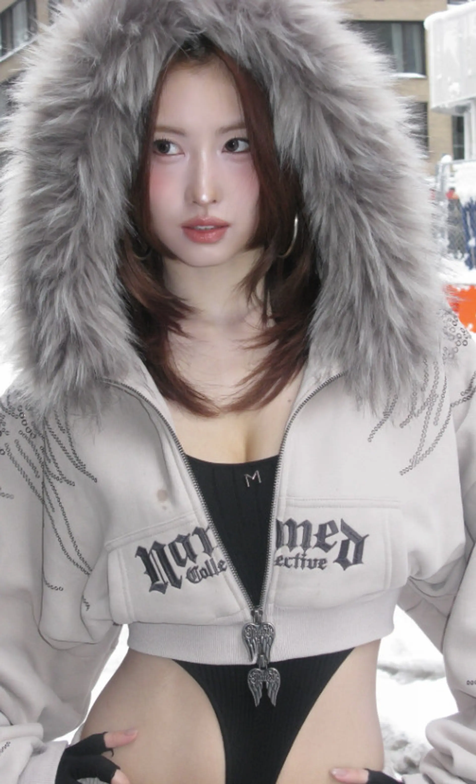 트와이스 모모, 설원 위 파격 모노키니… 치골 드러낸 '압도적 몸매'