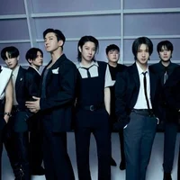슈퍼주니어 20주년 콘서트 중 펜스 무너져 관객 추락, SM 측 