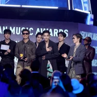 BTS, sumungkit ng AMA “Artist of the Year” at iba pa…tatlong korona bilang kumpletong grupo