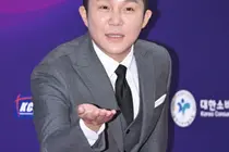 Jo Se-ho Takes Responsibility for 'Gangster Involvement' Controversy... Withdraws from Programs Including 'You Quiz' and '1 Night 2 Days'