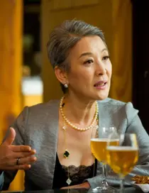 The Star of the Theater World Passes Away: First Generation Theater Star Yoon Seok-hwa Dies After Battling Brain Tumor