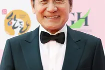 韩国电影的巨星‘国民演员’安成基去世…享年74岁