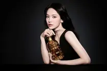 娇兰与全球大使宋慧乔共同推出标志性‘瓶子’活动