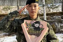 NCT 道英，基础军事训练顺利完成… 穿着军服的英俊敬礼 
