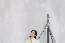 宋慧乔在MICHAA时尚杂志中展现的独特优雅……“仿佛时间停止的视觉效果”