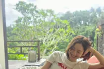 这就是素颜吗……文彩媛在海滩上展现独特的清纯美