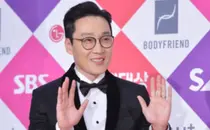 이휘재, 4년 만에 '불후' 기습 복귀… 취재진 피해 조용히 입장
