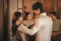 IU dan Byeon Woo-seok Hadirkan Pasangan dengan Kontrak Terhebat Sepanjang Sejarah di ‘Putri Adipati Agung Abad ke-21’
