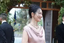 신민아, 모로코 홀린 핑크 드레스…'재혼 황후'의 완벽 자태
