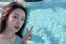 '40대' 윤은혜, 세월 역행한 완벽 수영복 자태…리조트 근황