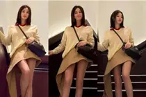 김혜수, 56세 잊은 파격 초미니스커트…완벽 각선미