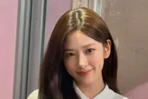 IVE 安宥真迎接东京巨蛋在即的 5 月阳光……耀眼的运动风造型