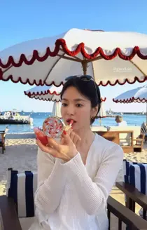 '넷플릭스 복귀' 송혜교, 바닷가 홀린 무결점 여신 미모