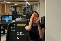 새벽 3시 47분 헬스장…문가영, 비현실적 11자 복근