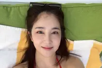 장가현, 시선 강탈 레드 비키니…나이 잊은 완벽 보디라인