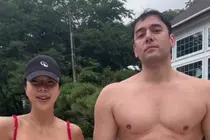 줄리엔강·제이제이, 풀빌라 휴가서 뽐낸 '압도적 수영복 자태'