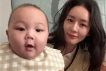 KCM 아내 방예원, 생후 8개월 막내 수족구 투병에 애타는 육아 일상 공개