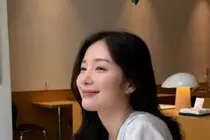 윤채경, 