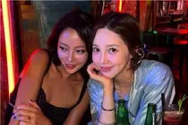 황정음·아유미 이태원 깜짝 만남… 시련 딛고 밝은 근황 